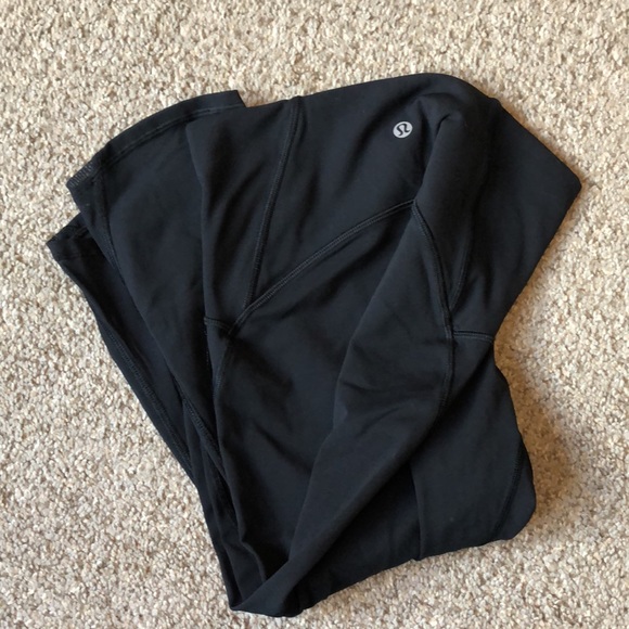 Lululemon Wunder Under Crop Leggings, Size 6 - Black with Mesh Detailing - Picture 7 of 8